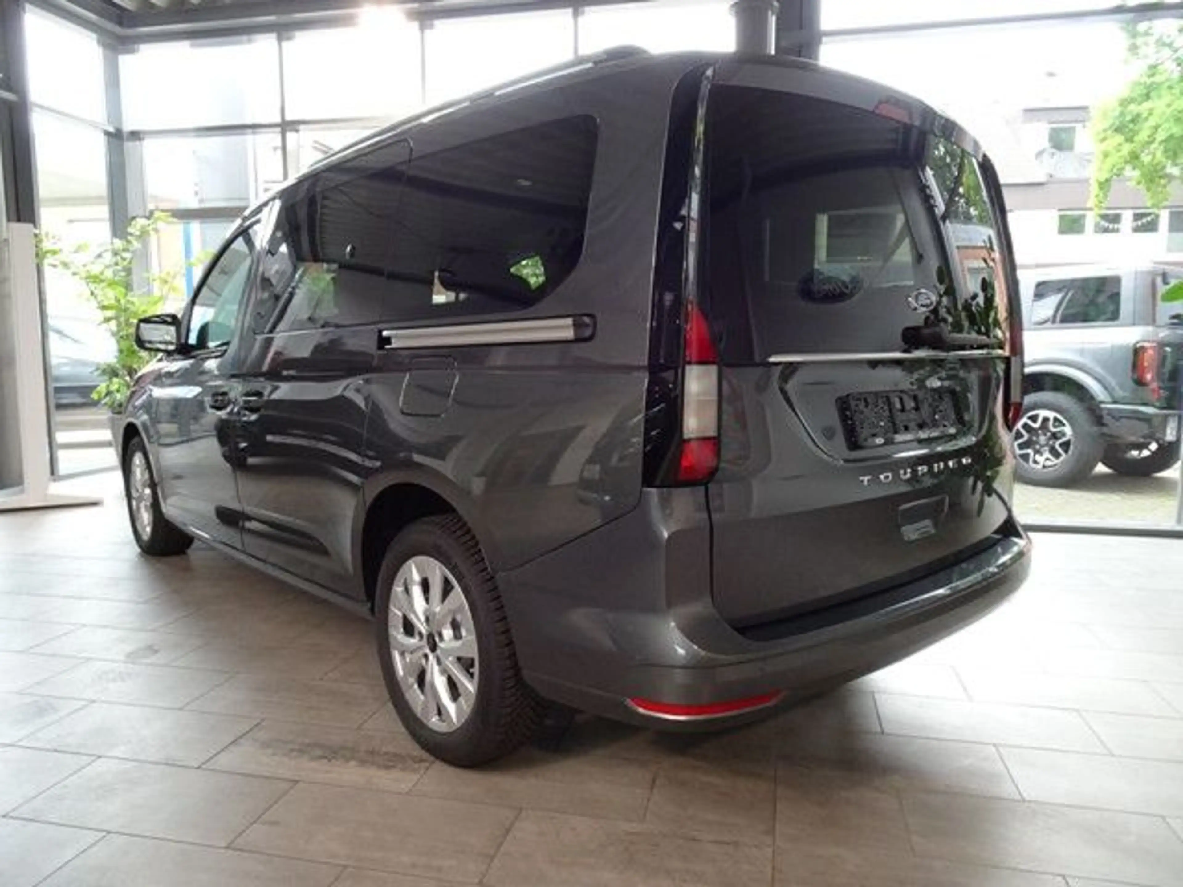 Ford Grand Tourneo Connect Titanium — photo 5