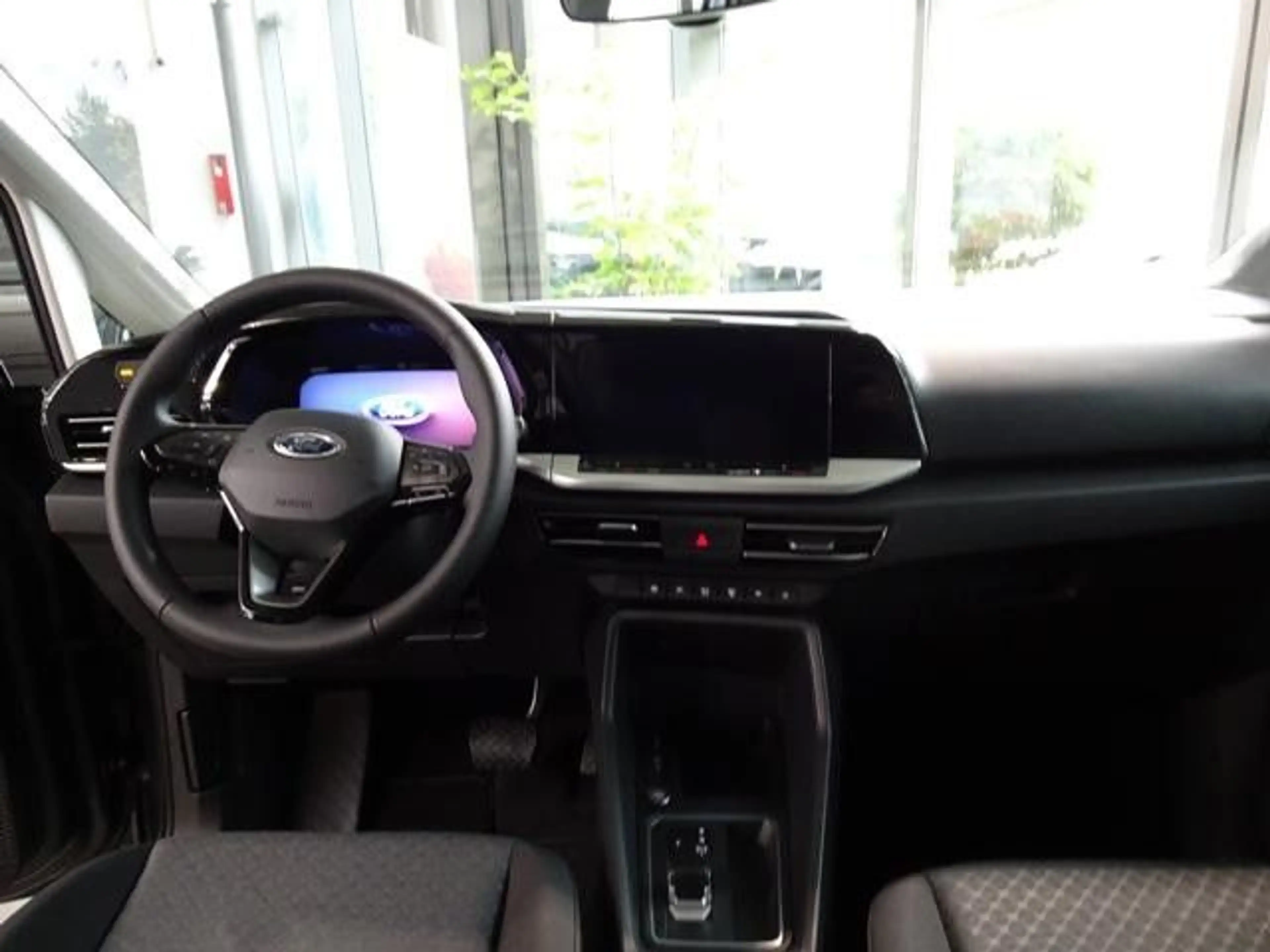 Ford Grand Tourneo Connect Titanium — photo 10