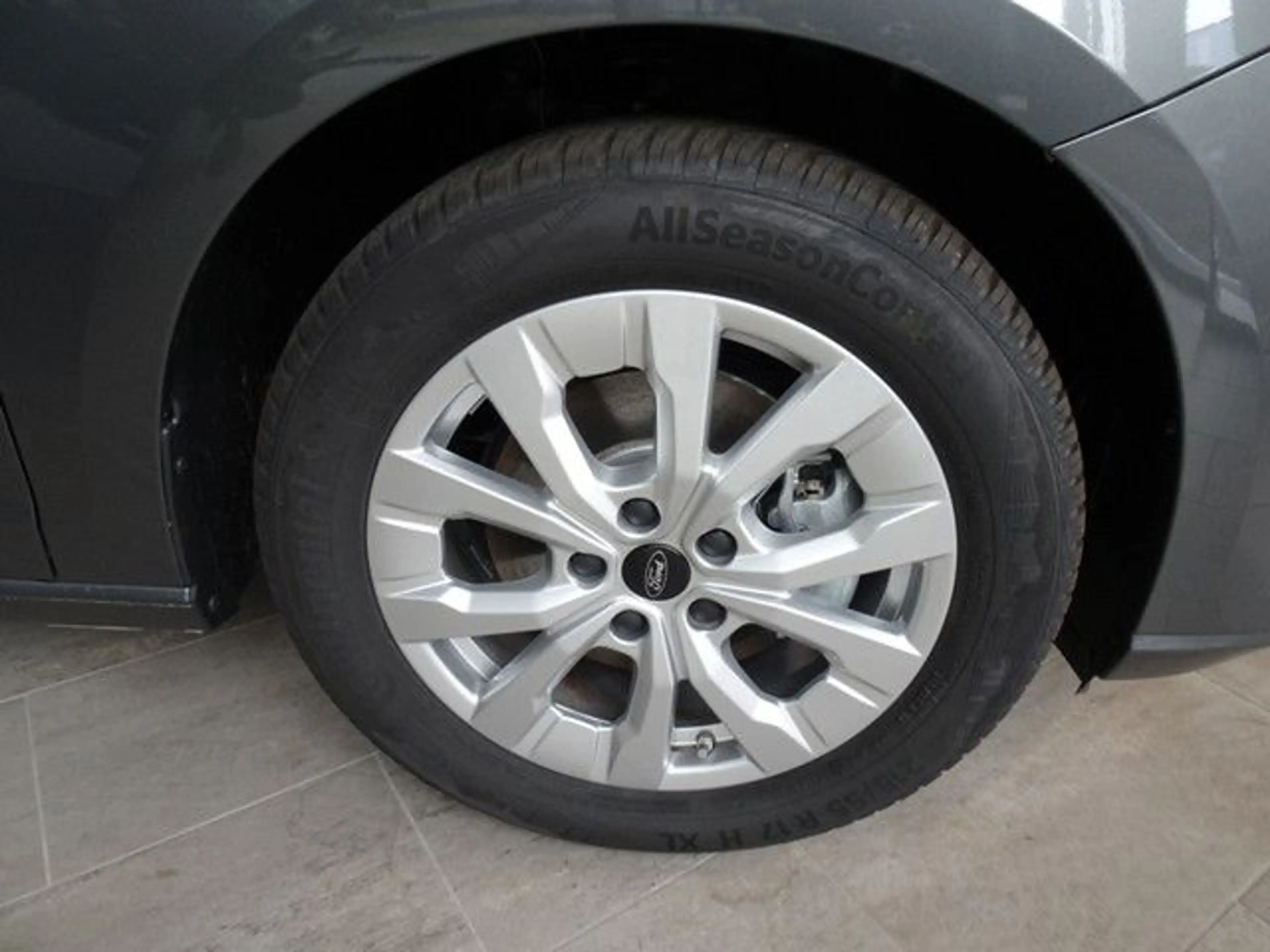 Ford Grand Tourneo Connect Titanium — photo 12