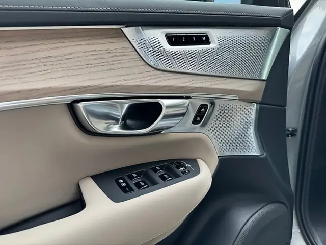 Volvo XC90 Ultra, T8 AWD Plug-in Hybrid, Elektrisch/Benzin, Dark, 7 Sit Ansicht 8