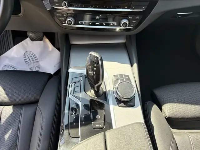 BMW 5 Series view 12