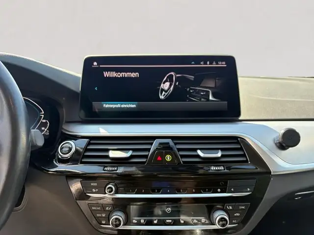 BMW 5 Series view 13