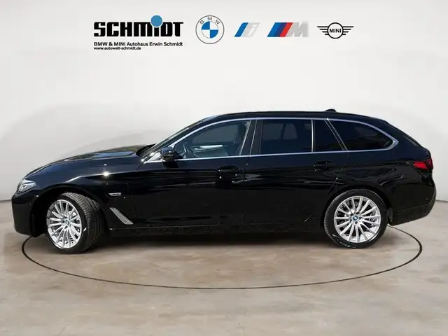 BMW 5 Series view 3