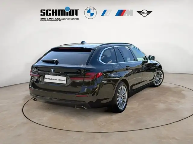 BMW 5 Series view 6