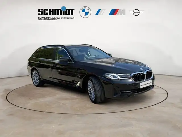 BMW 5 Series view 8