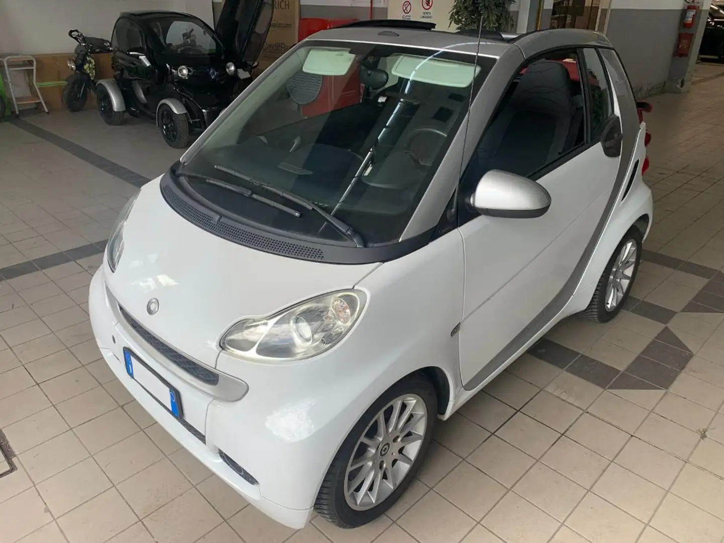smart forTwo 1000 71Cv MHD Cabrio Bianco - 1