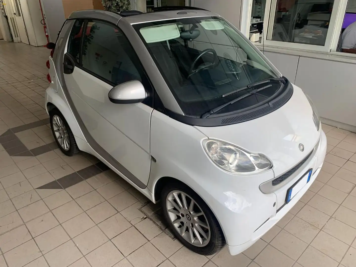 smart forTwo 1000 71Cv MHD Cabrio Bianco - 2