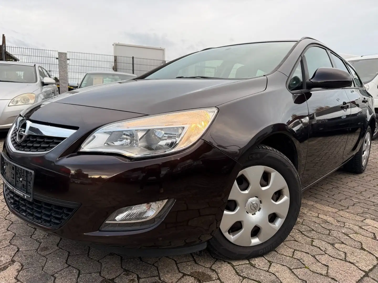 Opel Astra Tourer 1.4 Klimaanlage,Tüv 03/2026,1-Hand Bruin - 1