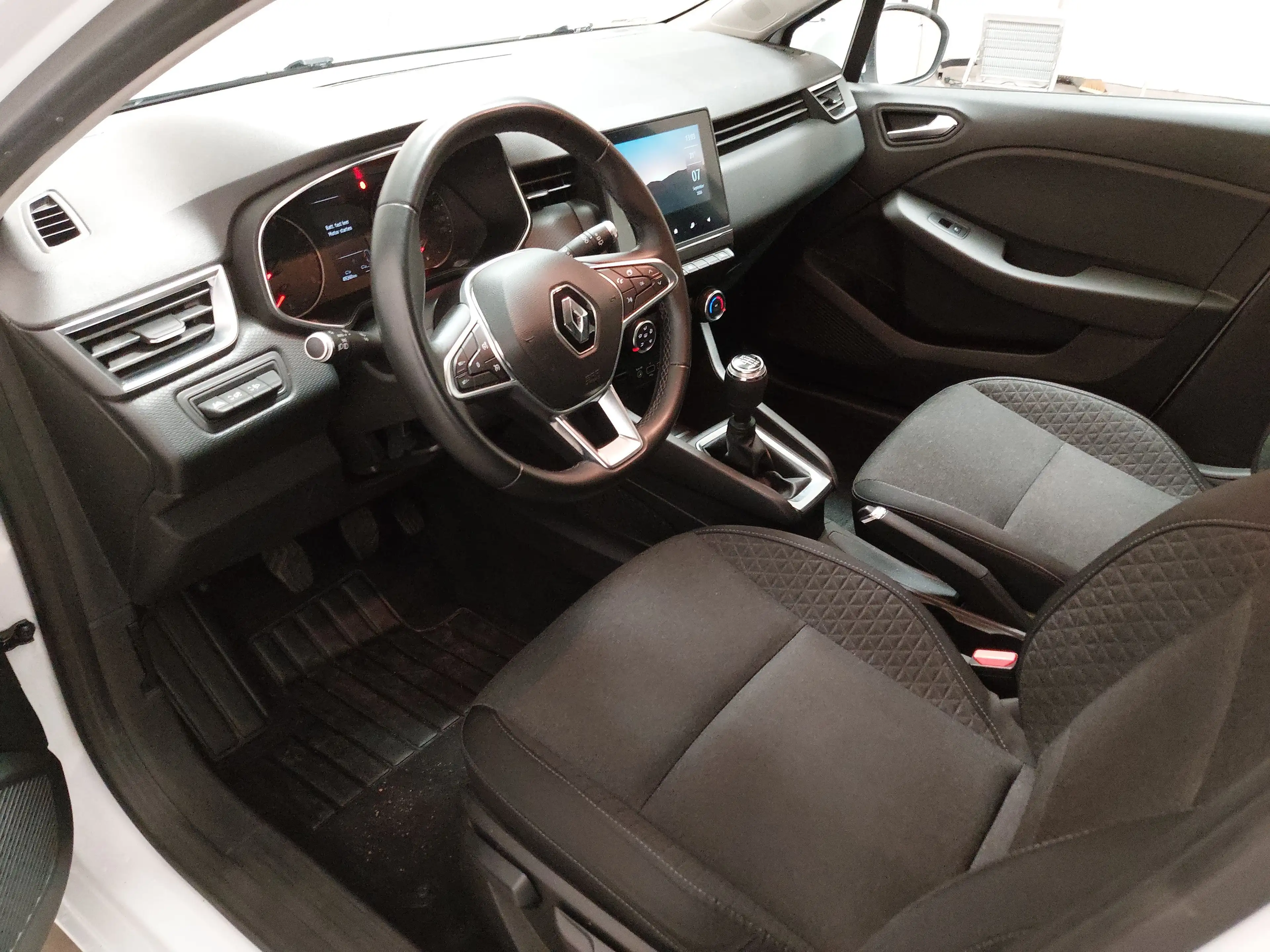 Renault Clio 0.9 TCe Navi LED Shz Klima KLIMAAUT TEMPO — photo 6
