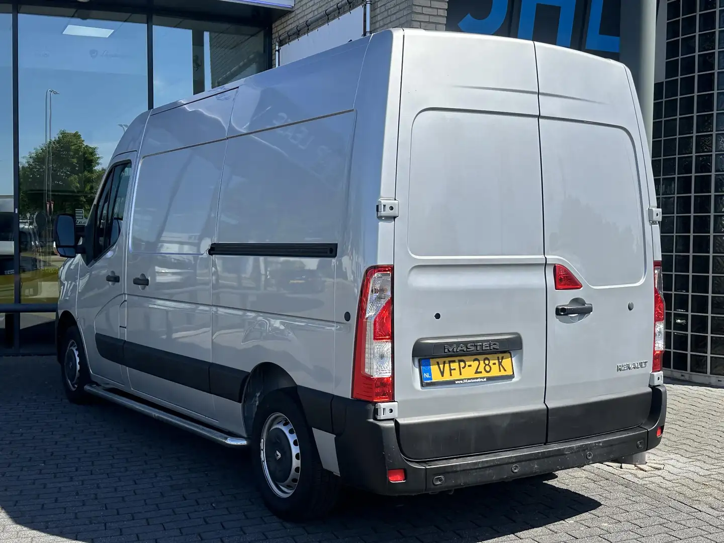 Renault Master T35 2.3 dCi 180 L2H2*A/C*NAVI*CRUISE*CAM*TEL*3PERS Grijs - 2