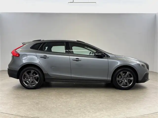 Volvo V40 view 10