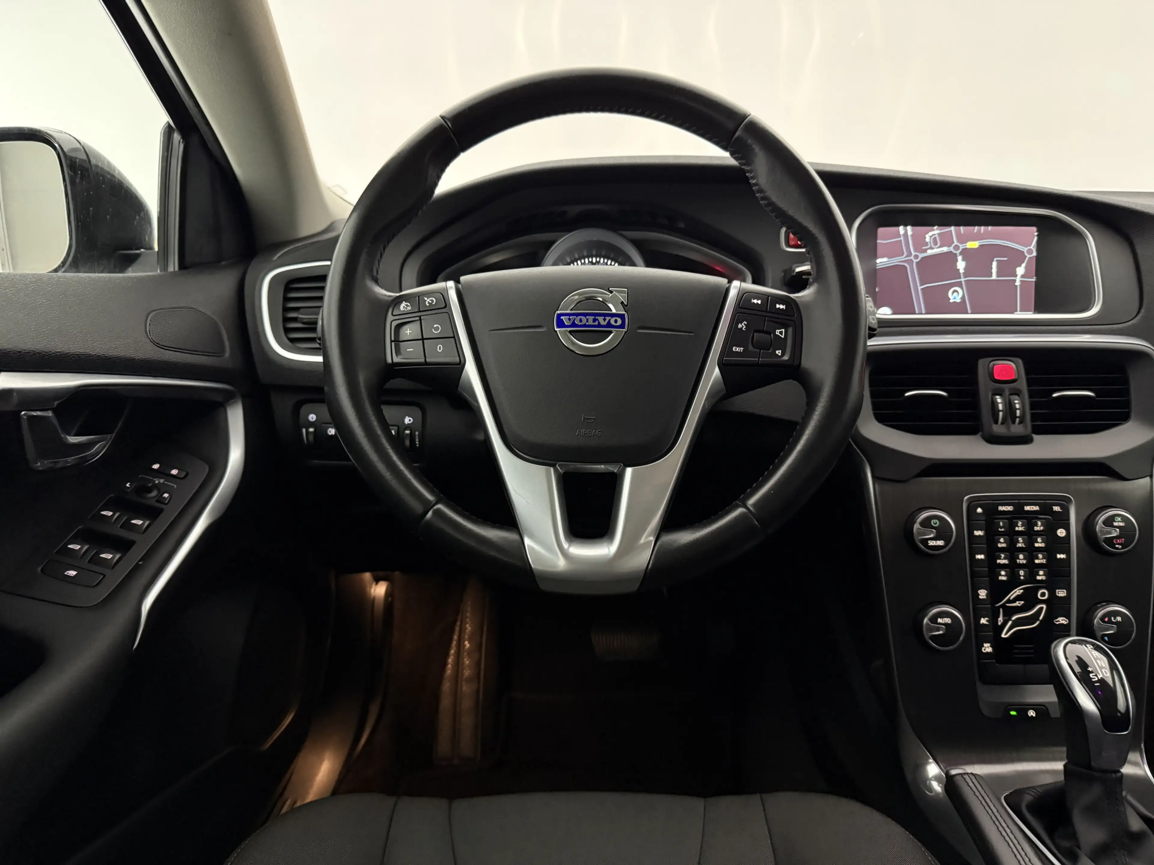 Volvo V40 1.5 T3 Momentum | Camera | Virtual | Clima | Cruis — photo 13