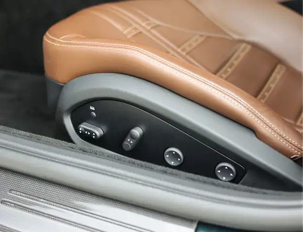 Ferrari 812 view 30