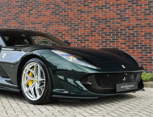 Ferrari 812 view 18