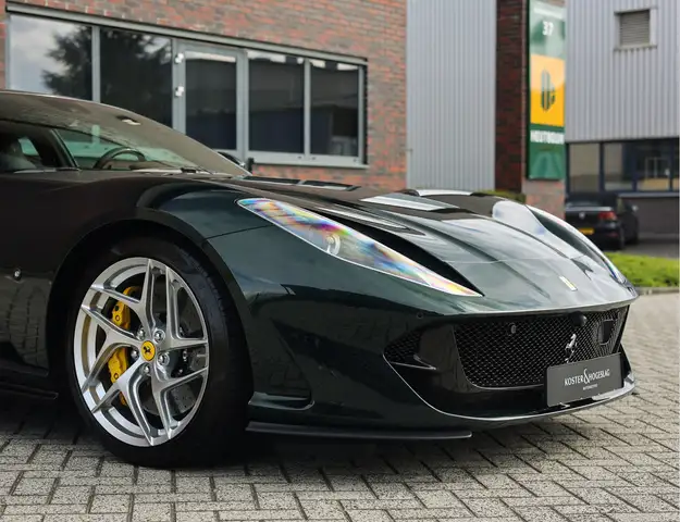 Ferrari 812 view 8