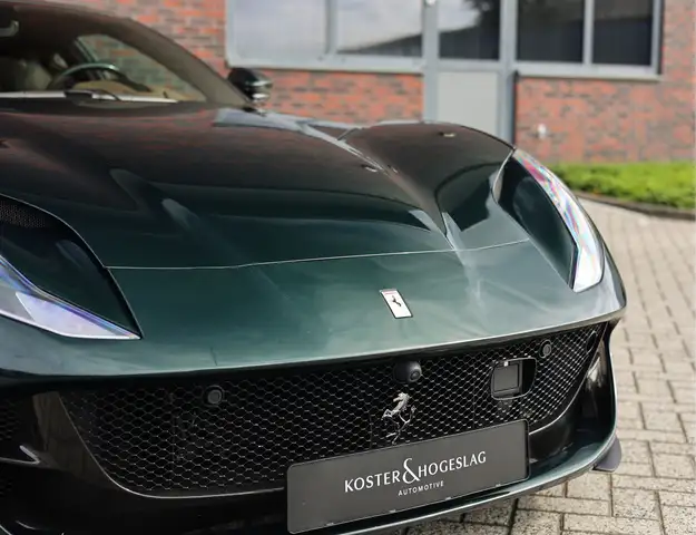 Ferrari 812 view 9