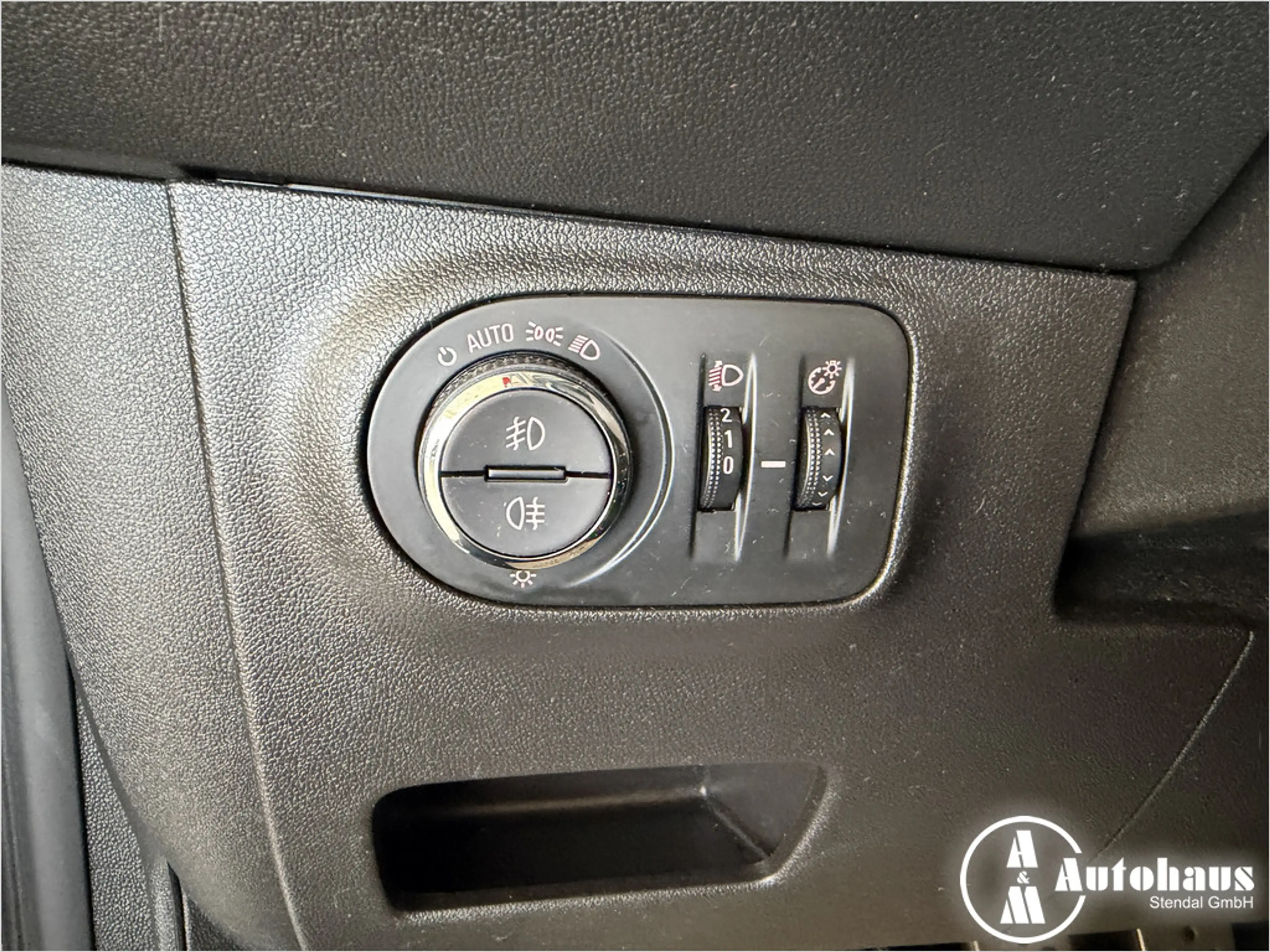 Opel Corsa E 1.4 Color Edition KLIMA PDC SHZ — photo 14