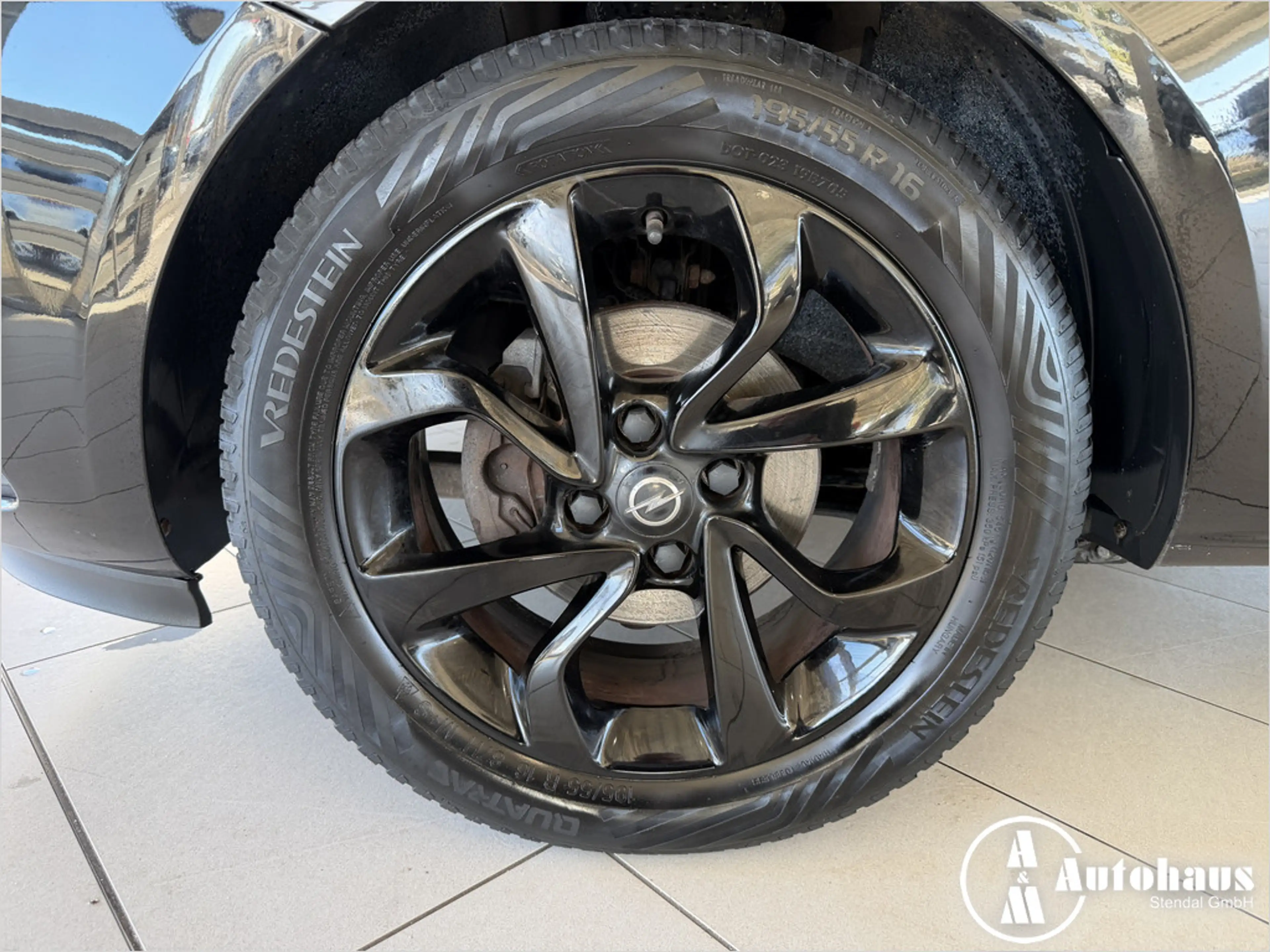 Opel Corsa E 1.4 Color Edition KLIMA PDC SHZ — photo 9