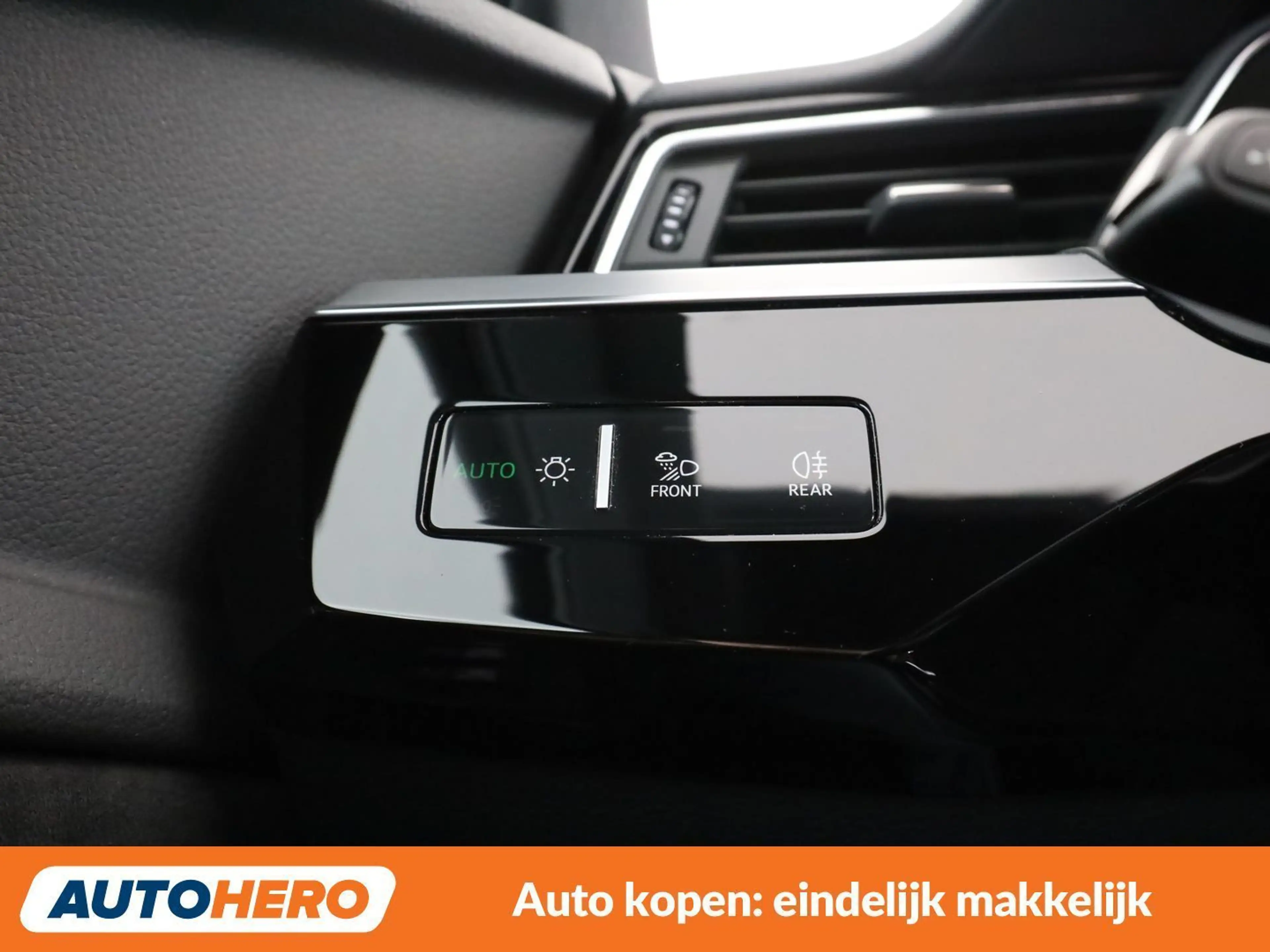 Audi e-tron 50 quattro S line — photo 28