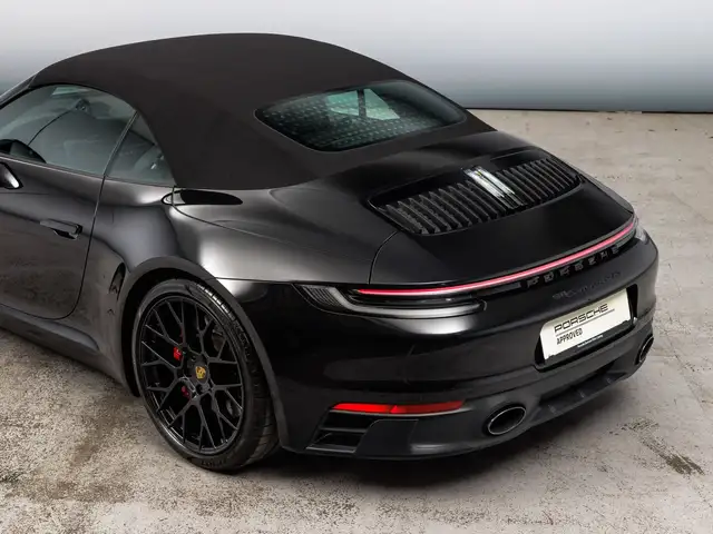 Porsche 911 view 15