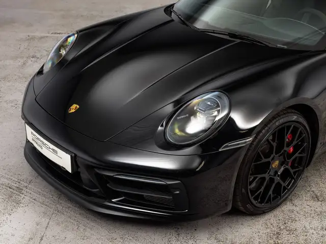 Porsche 911 view 8