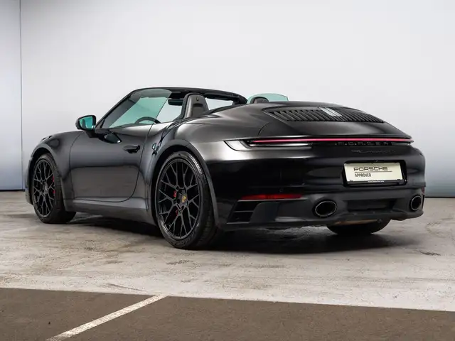 Porsche 911 view 3