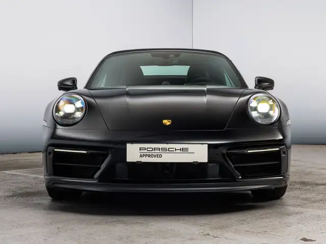 Porsche 911 view 6