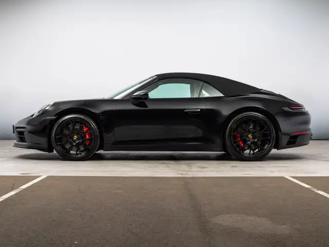 Porsche 911 view 11