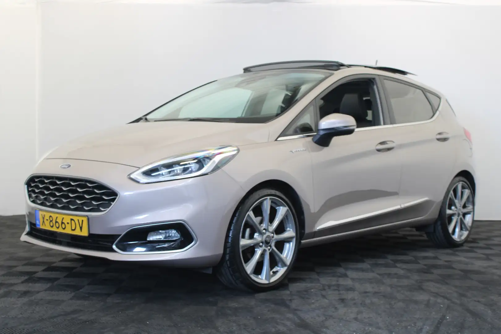 Ford Fiesta 1.0 EcoBoost Vignale |Pano|Stoel/stuur verwarming| Šedá - 1
