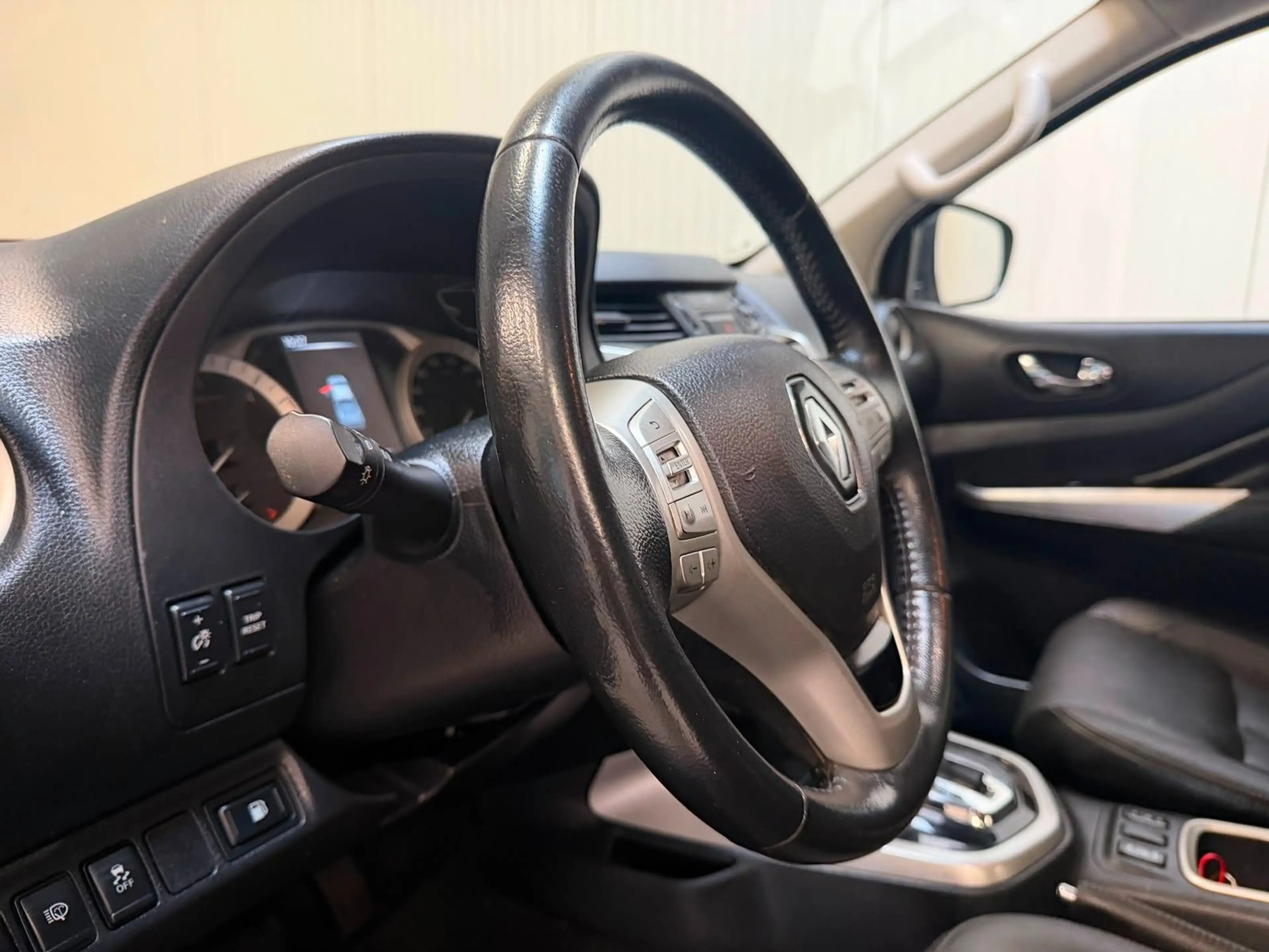 Renault Alaskan Intens  SHZ/NAVI/FREISPRECH/360°-KAM — photo 9