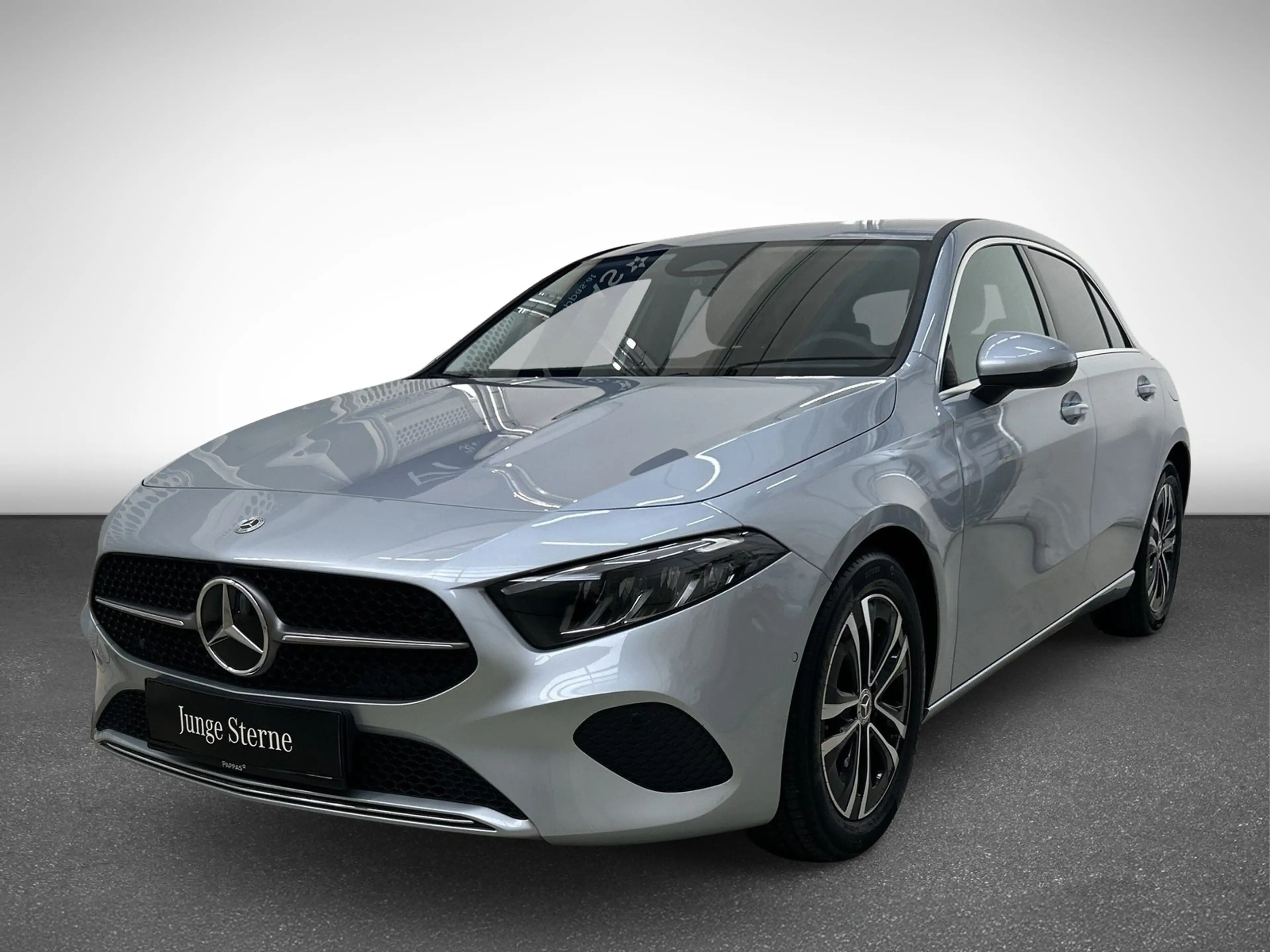 Mercedes-Benz A 180 Cam Navi SHZ — photo 2