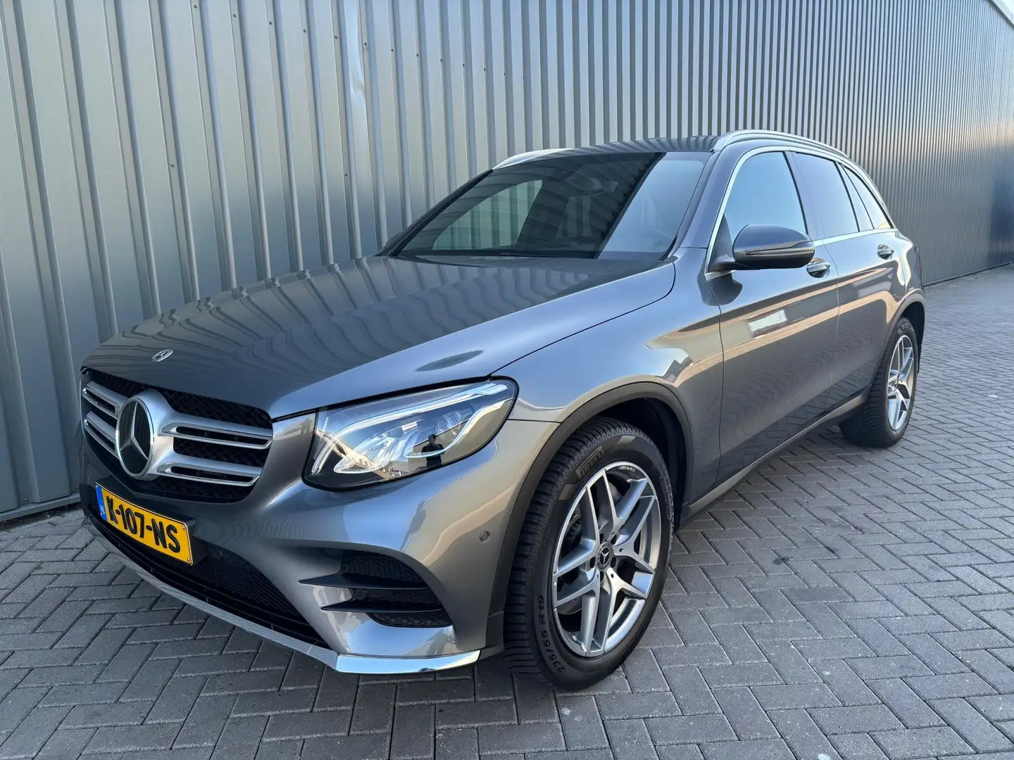 Mercedes-Benz GLC 250 4MATIC Premium Plus - AMG Styling - Burmester Grijs - 1