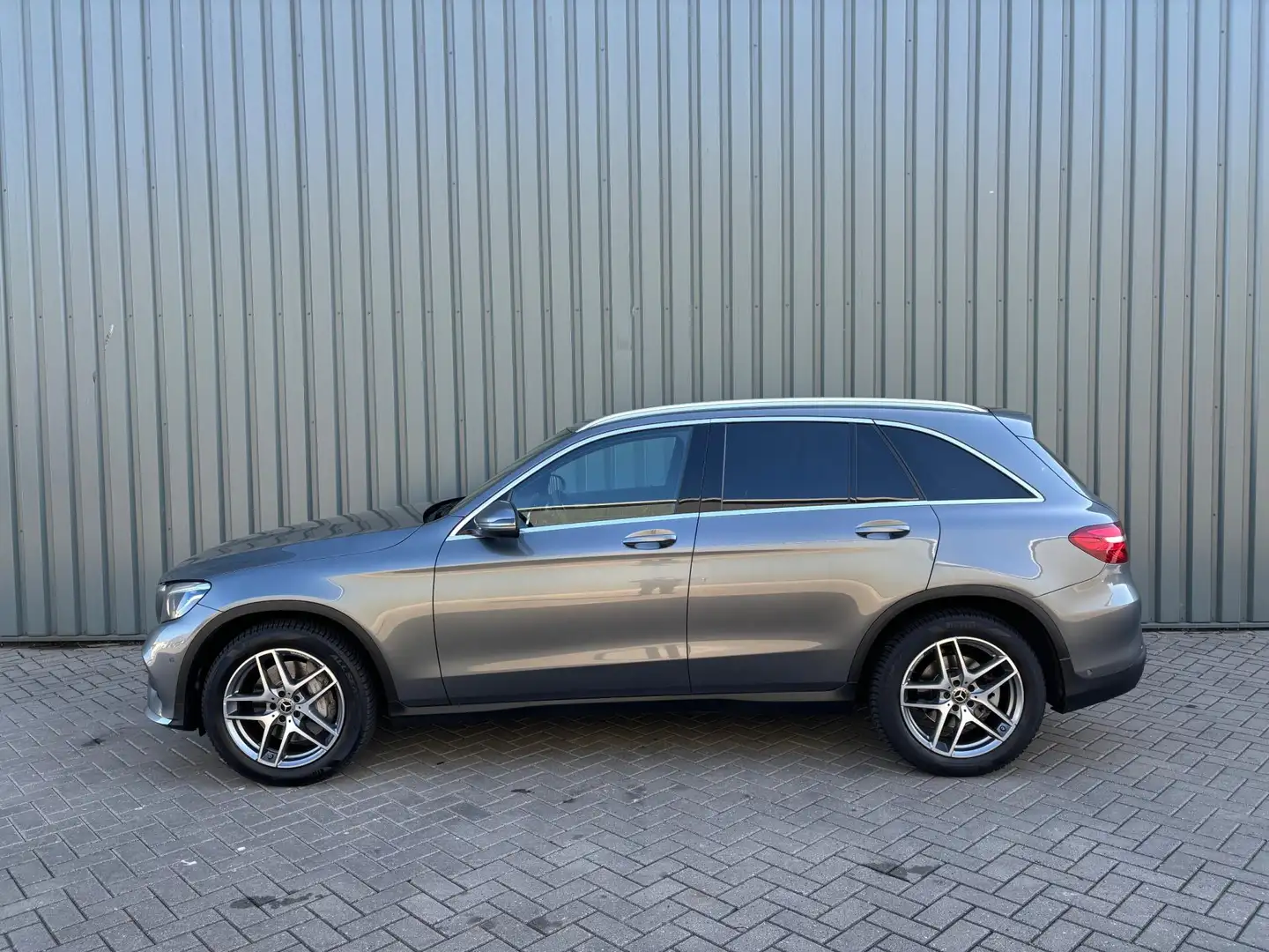 Mercedes-Benz GLC 250 4MATIC Premium Plus - AMG Styling - Burmester Grijs - 2