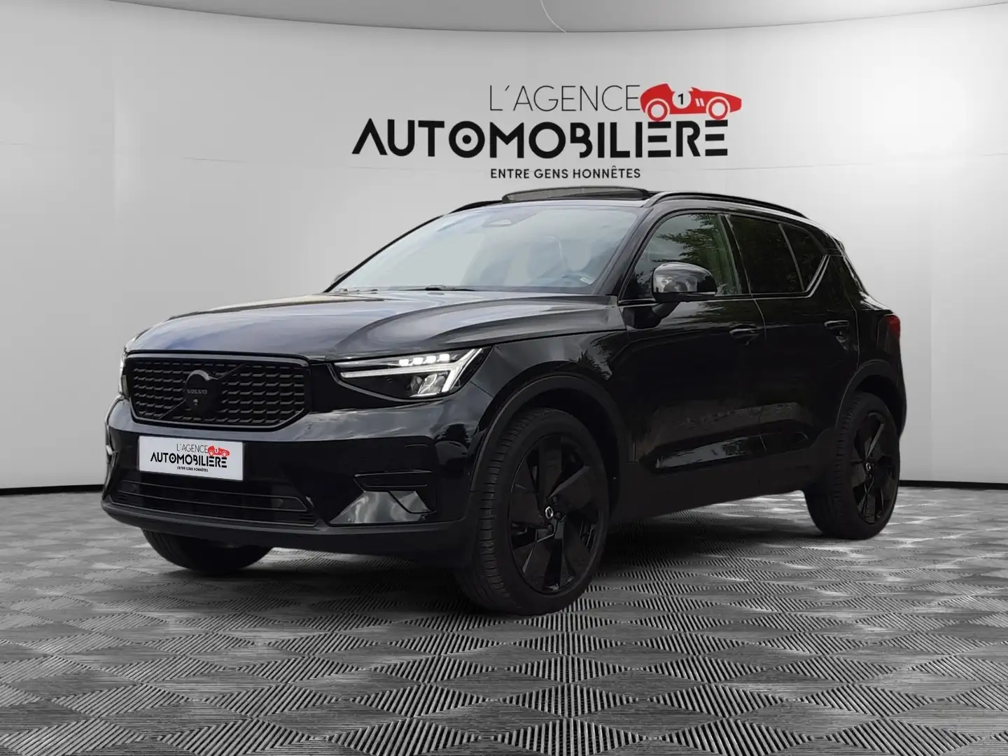 Volvo XC40 B3 Ultra Dark Limited Edition/Garantie Volvo 08/26 Noir - 1