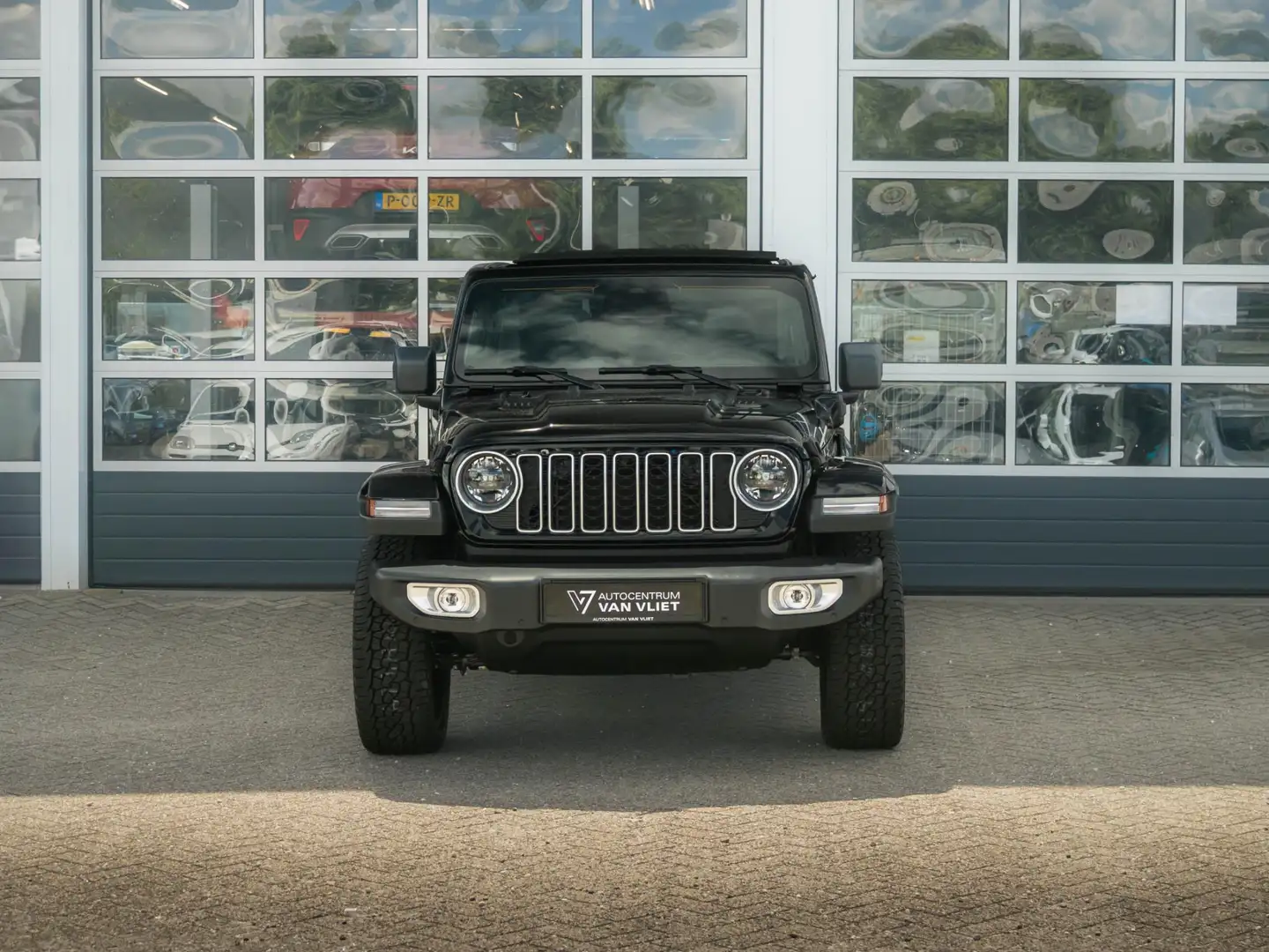 Jeep Wrangler Unlimited 4xe 380 Sahara | Uit voorraad leverbaar Zwart - 2