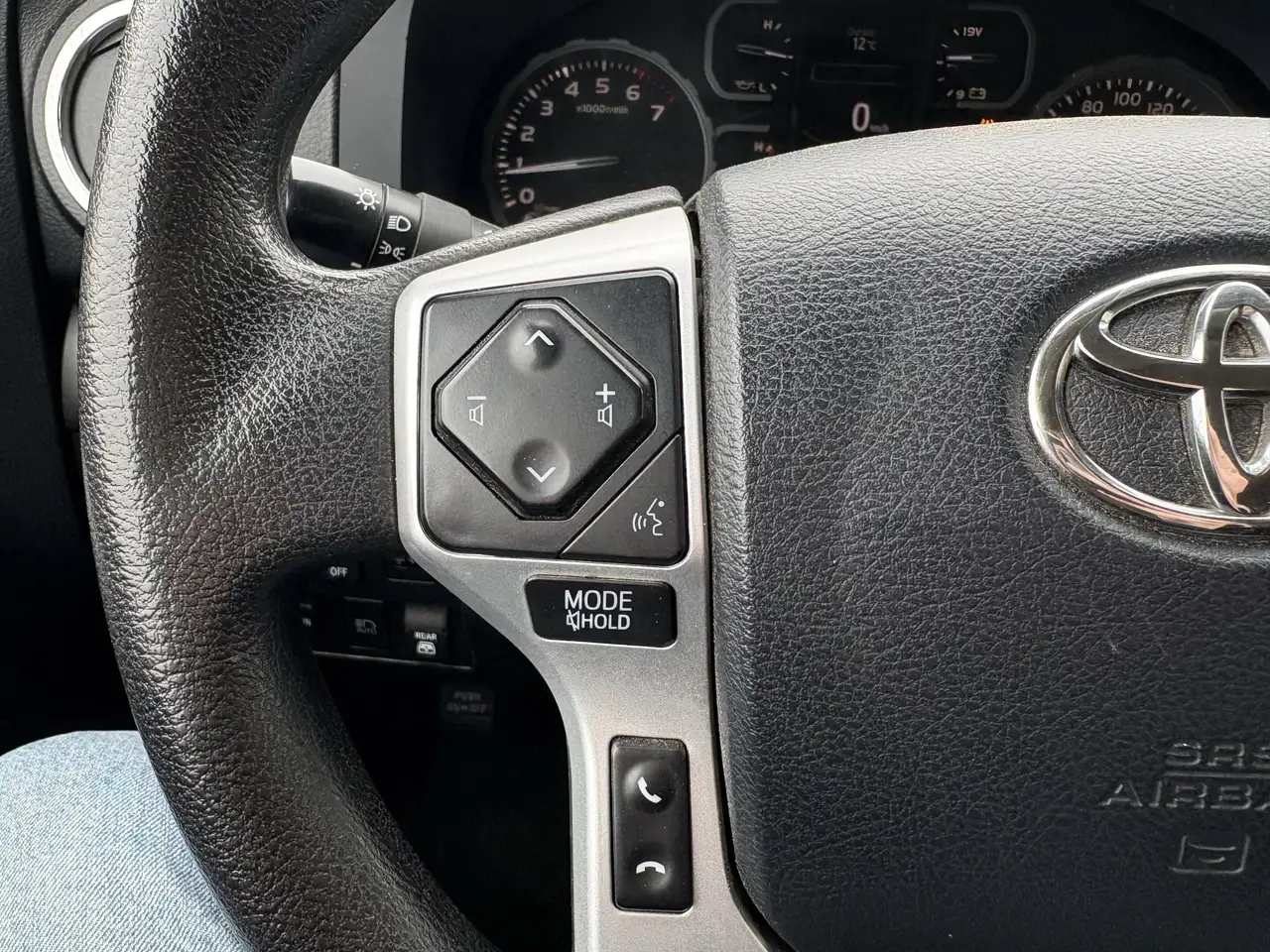 Toyota Tundra снимка Toyota Tundra