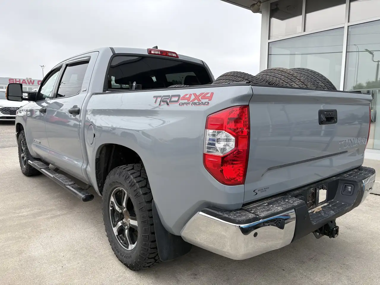 Toyota Tundra снимка Toyota Tundra