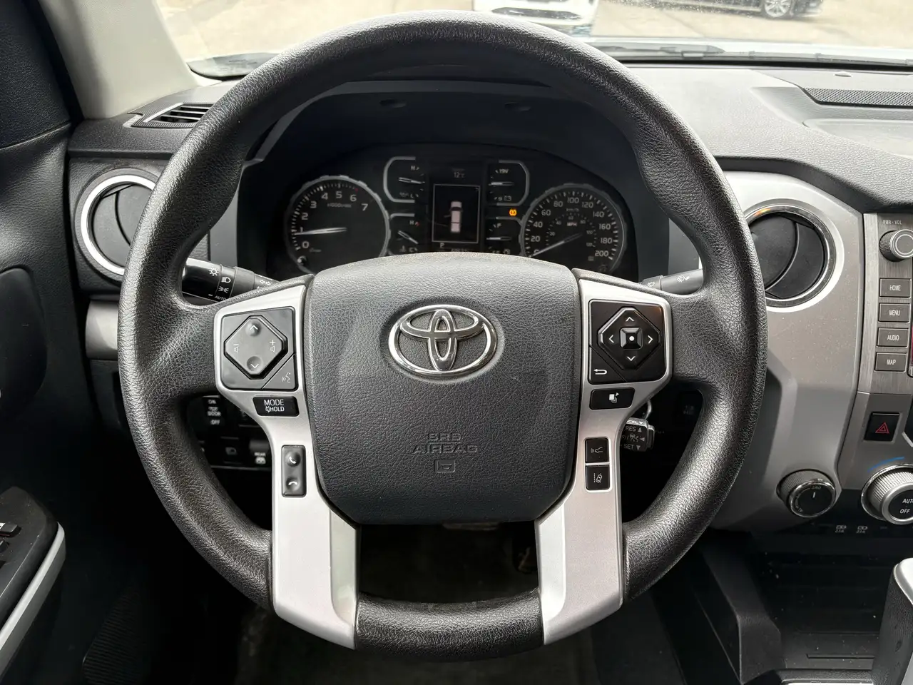 Toyota Tundra снимка Toyota Tundra