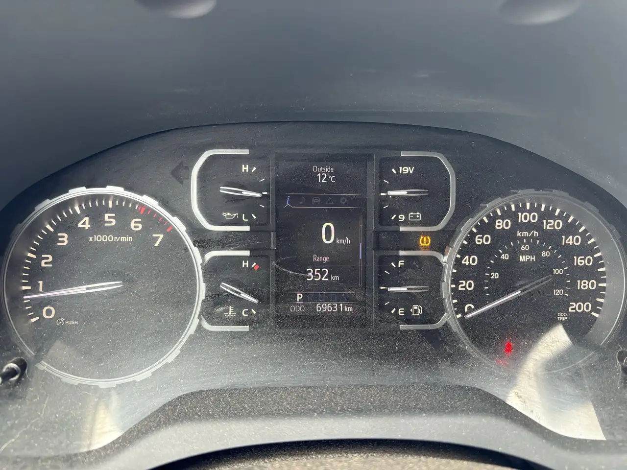 Toyota Tundra снимка Toyota Tundra