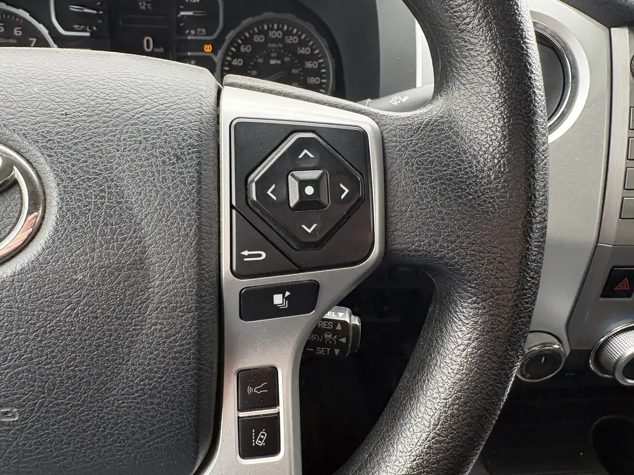 Toyota Tundra снимка Toyota Tundra