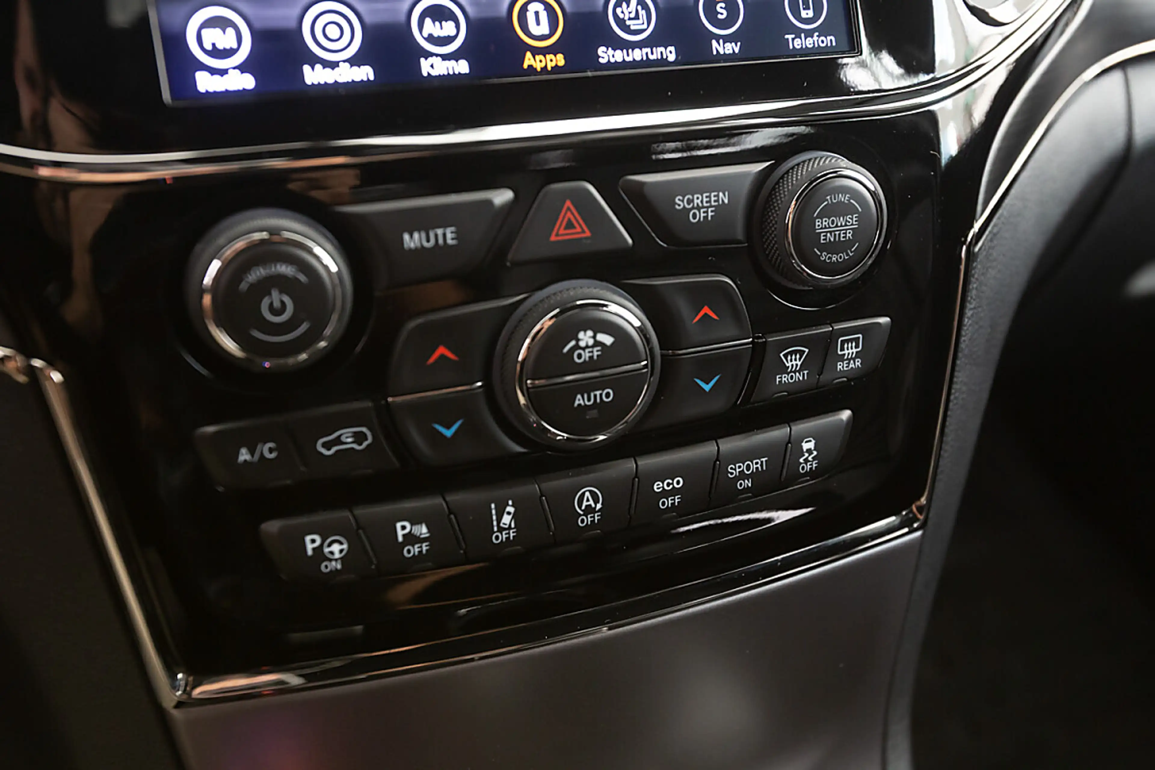 Jeep Grand Cherokee 3,0 V6 Multijet II Limited S — photo 9