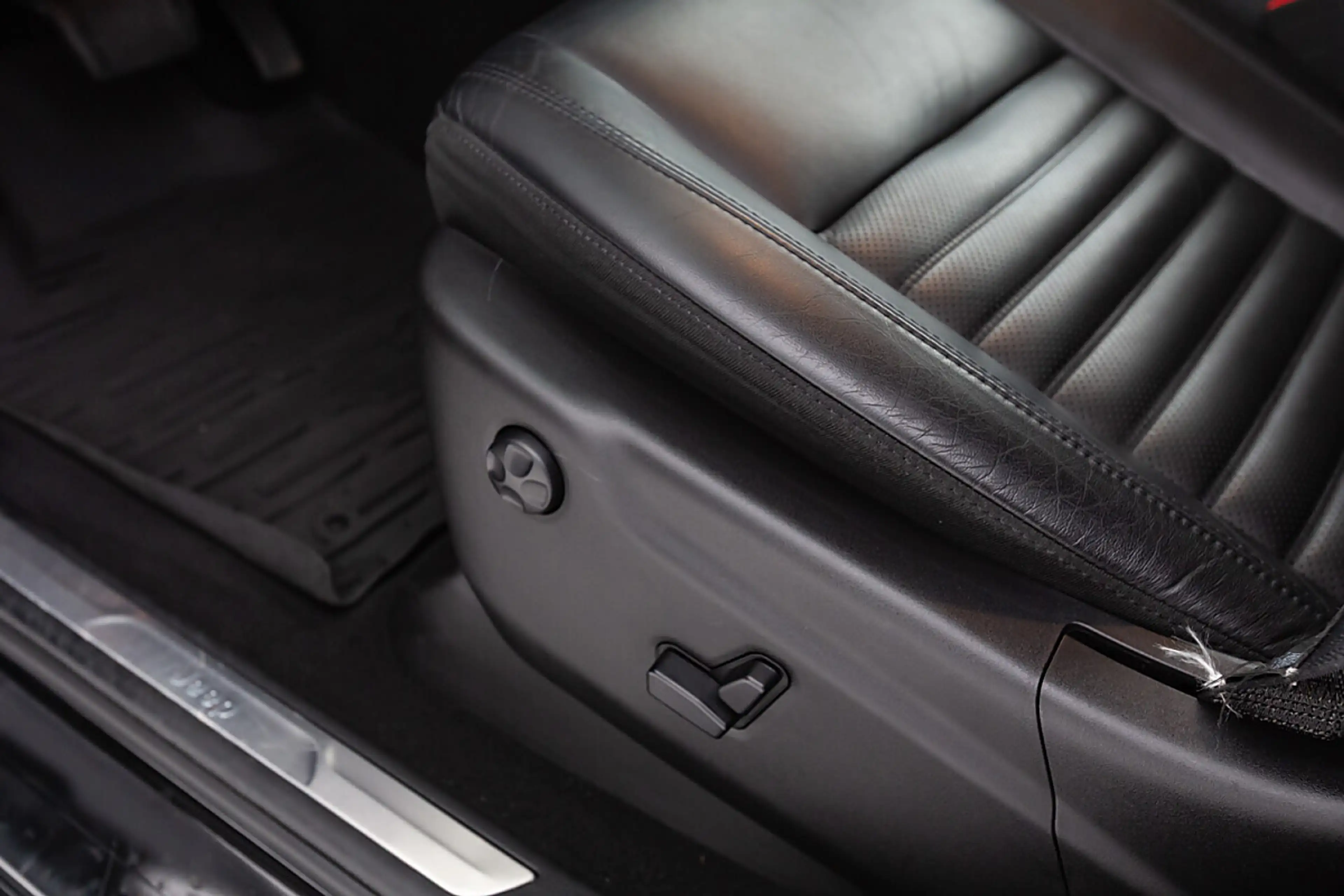 Jeep Grand Cherokee 3,0 V6 Multijet II Limited S — photo 13
