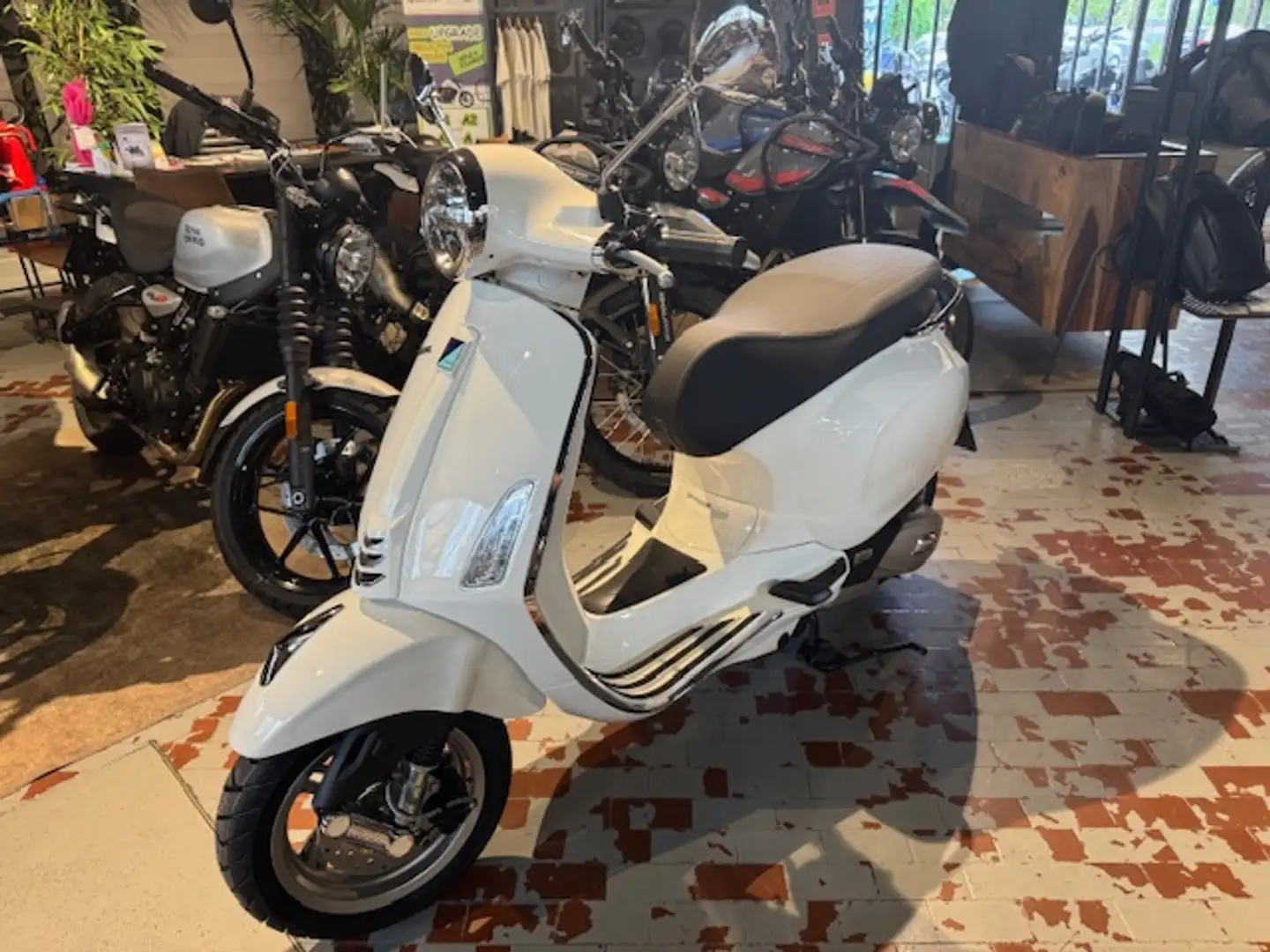 Vespa Primavera 125 Blanco - 2