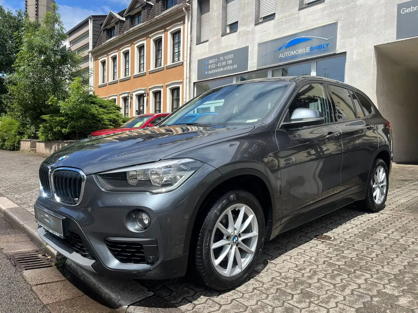 BMW X1 sDrive 18 i Advantage Automatik, Leder Grau - 1