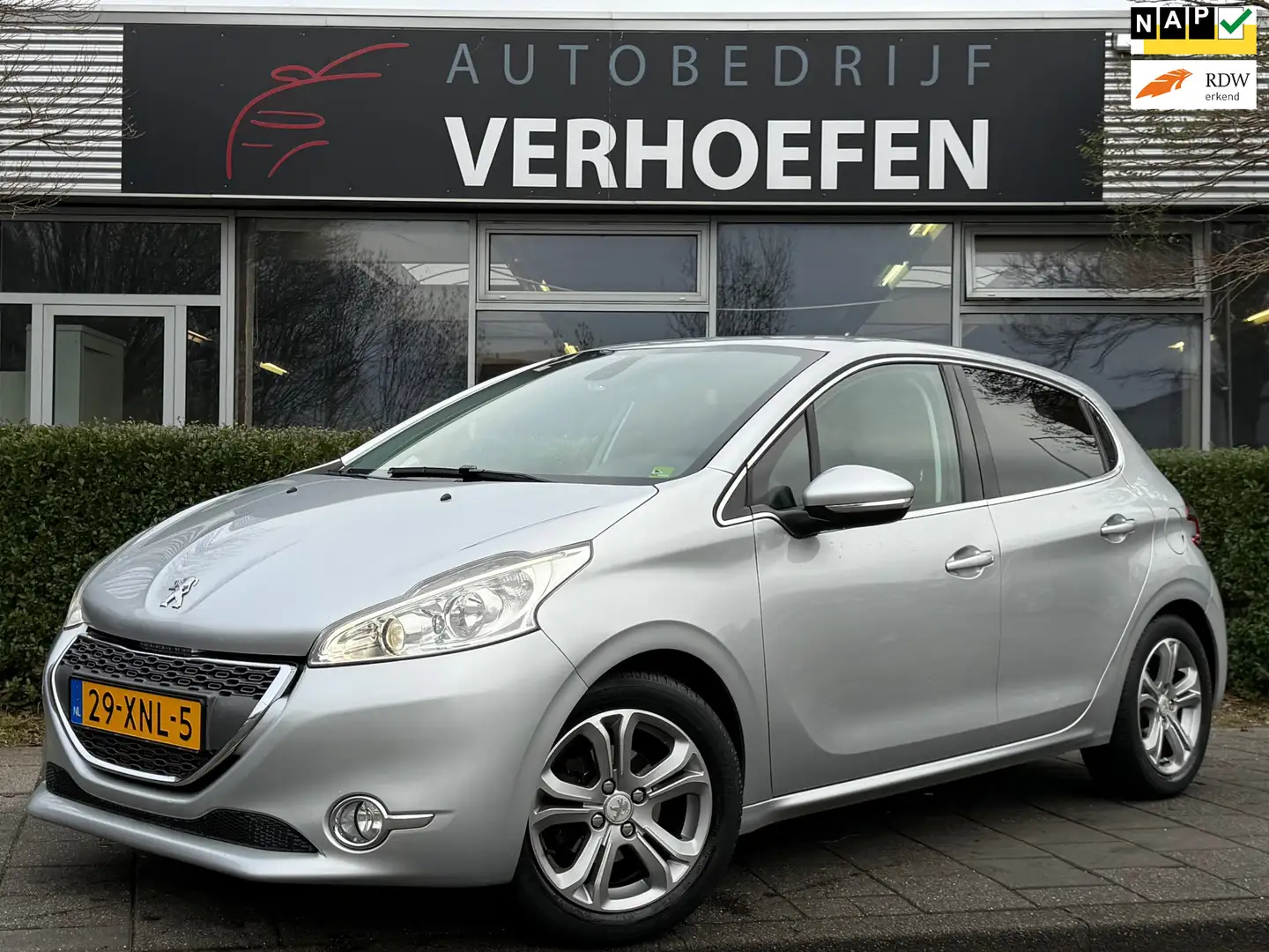 Peugeot 208 1.4 VTi Griffe - ZWART LEDER - XENON - VOLLEDIG DE Grau - 1
