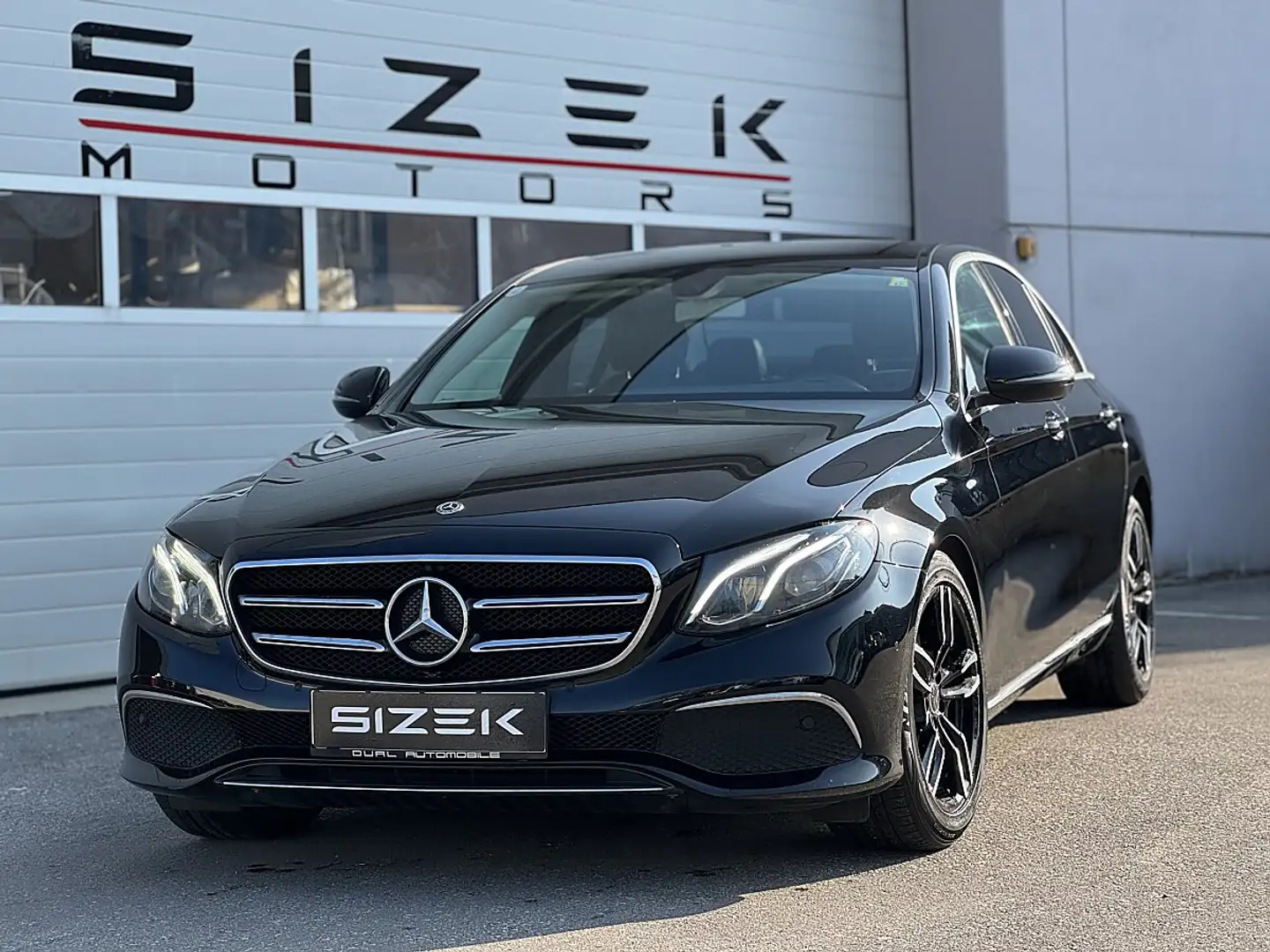 Mercedes-Benz E 220 d Aut.|WIDESCREEN|LED|360*|AMBT Schwarz - 1