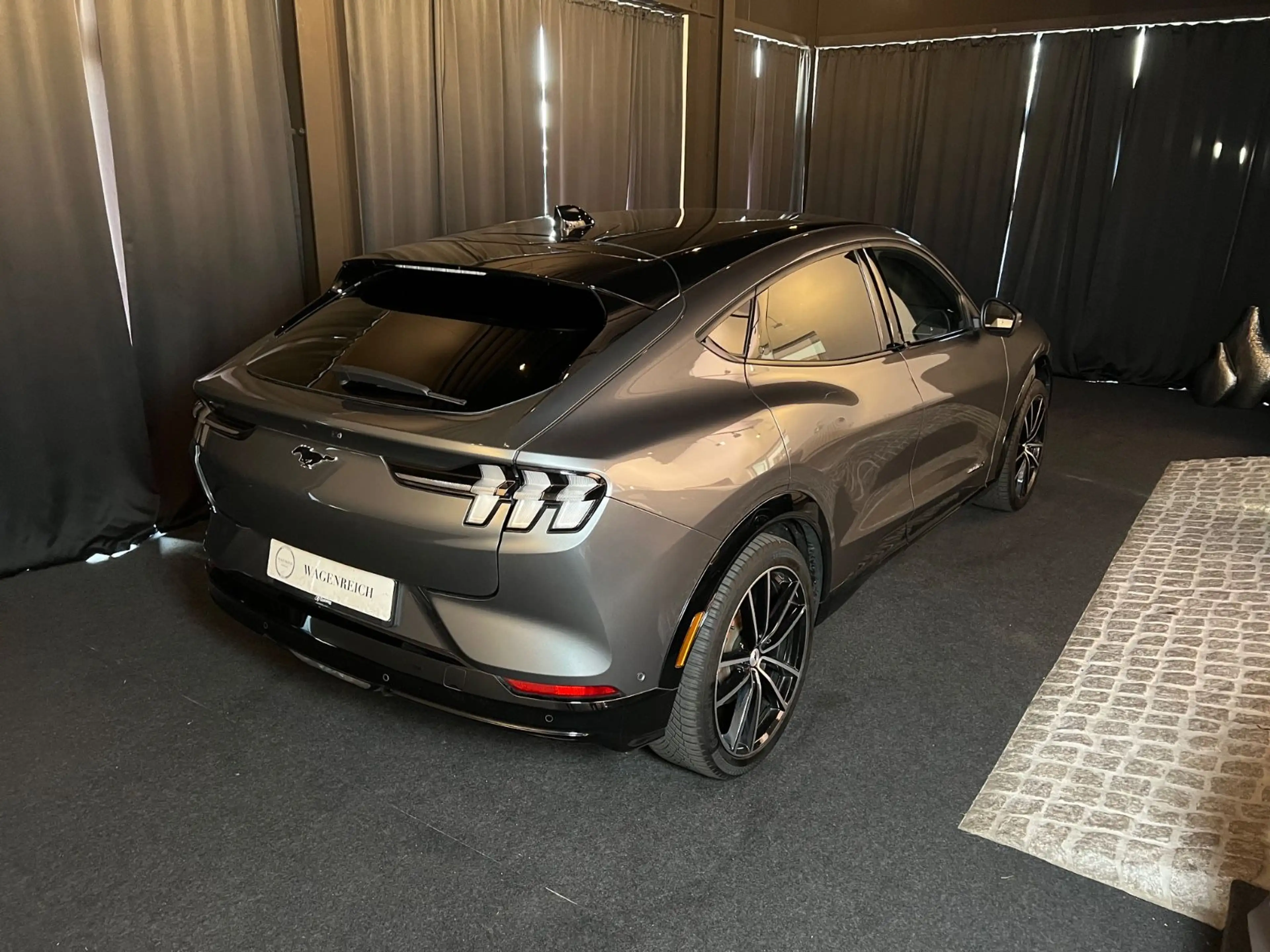 Ford Mustang Mach-E Premium — photo 12