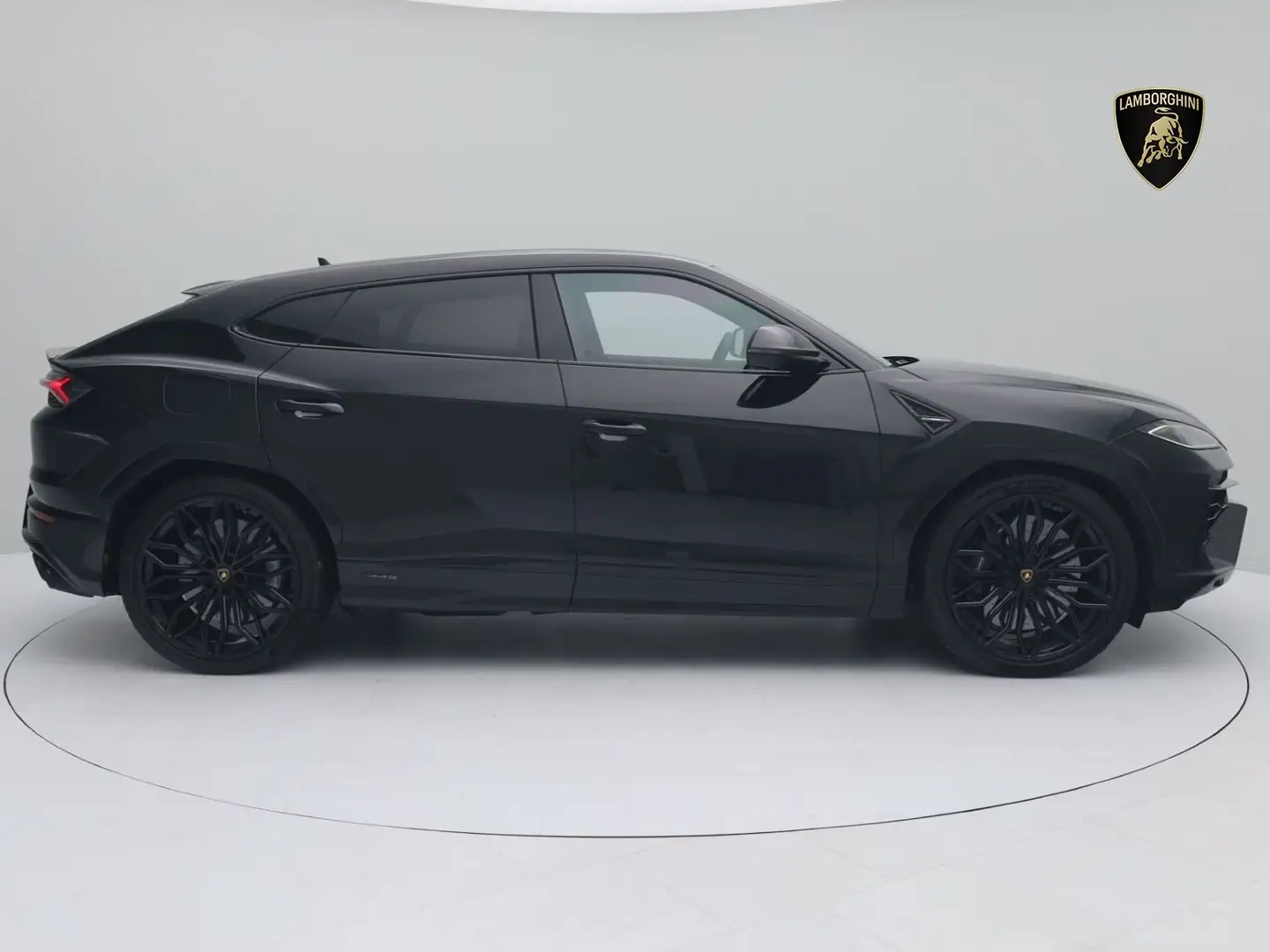 Lamborghini Urus SE MY25 I 23" I AHK I B&O I PANO Noir - 2