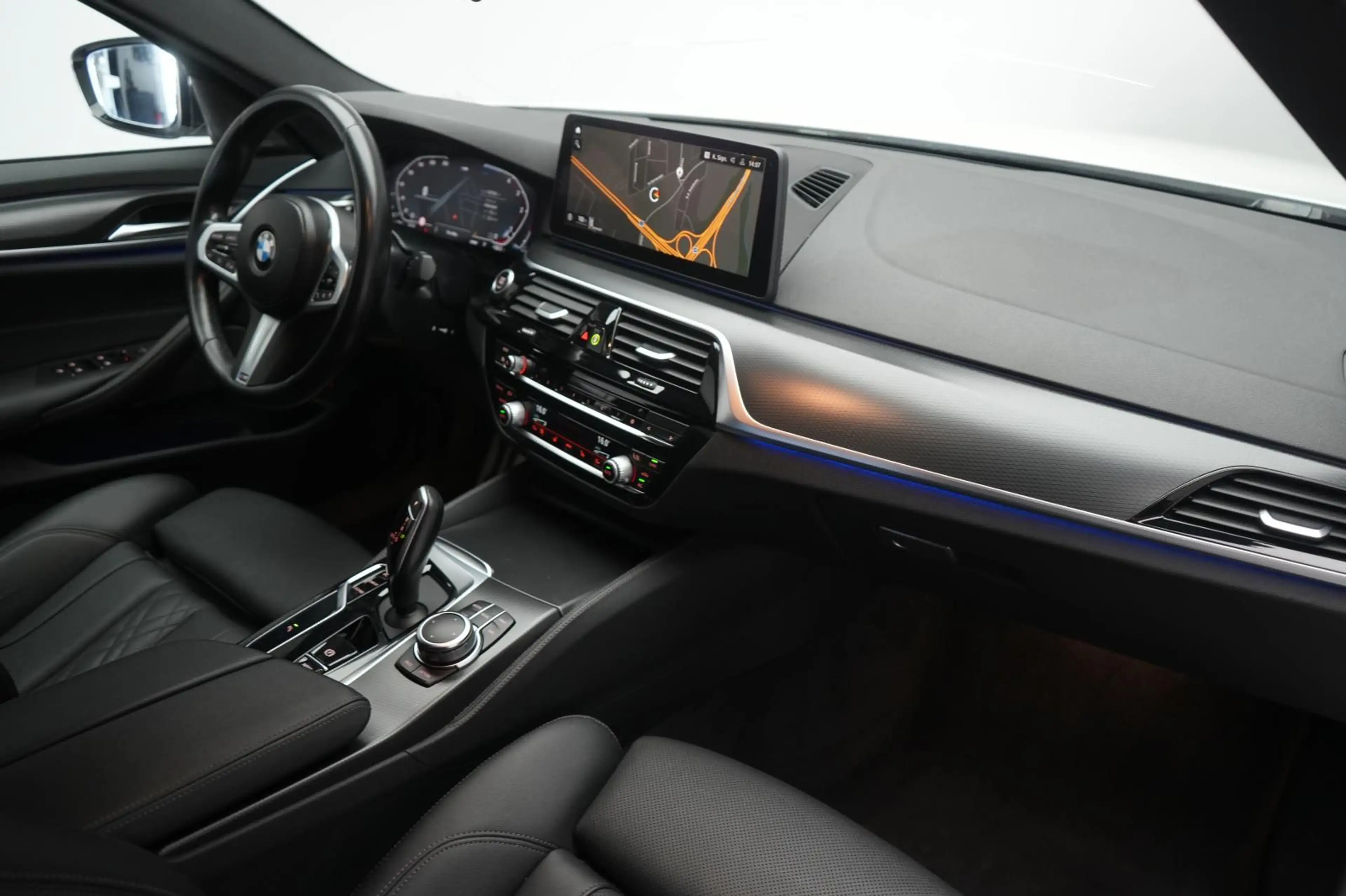 BMW 520 d M-Sport Leder/Temp/Kamera/H&K/Carplay — photo 8