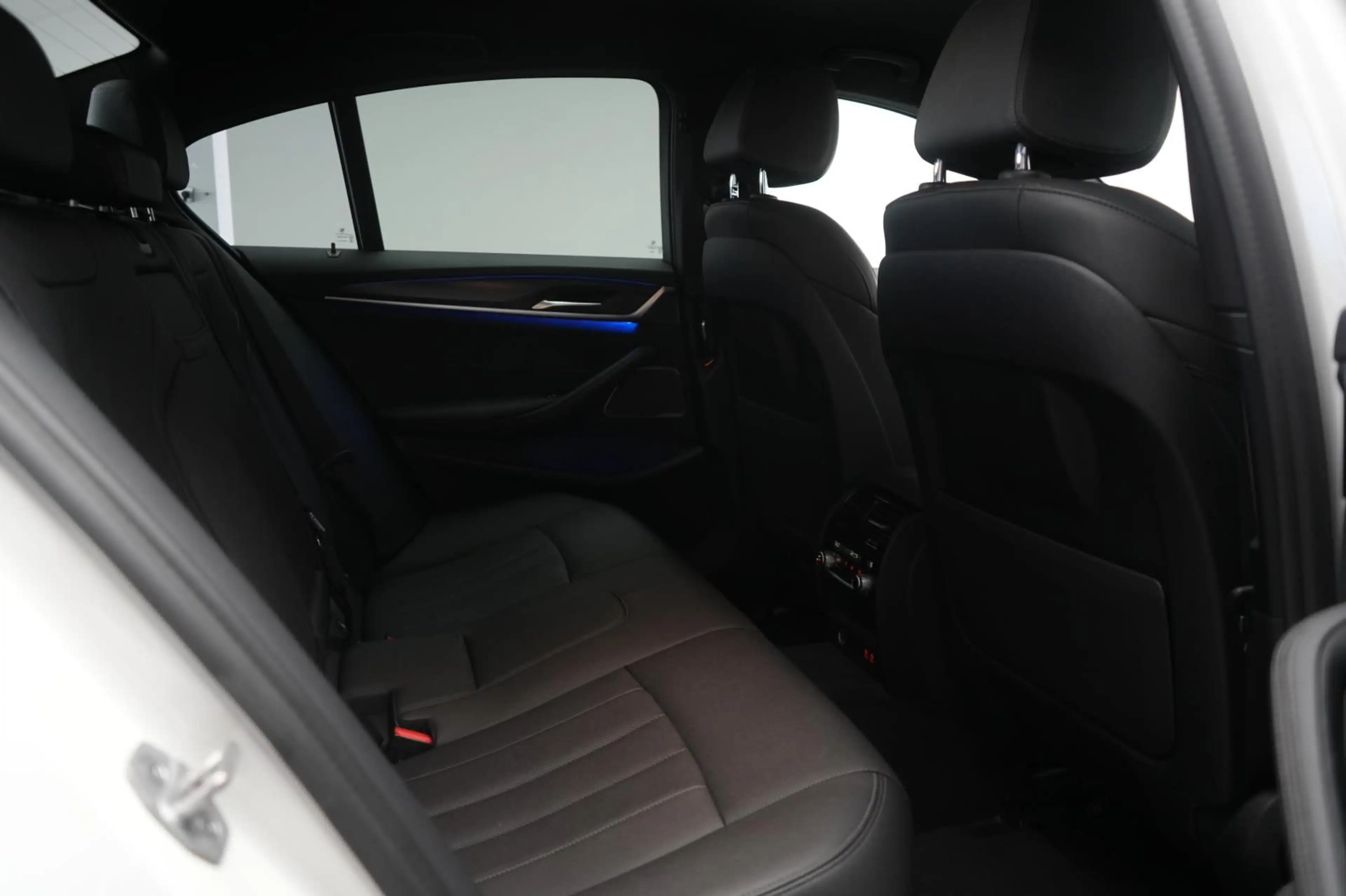 BMW 520 d M-Sport Leder/Temp/Kamera/H&K/Carplay — photo 9